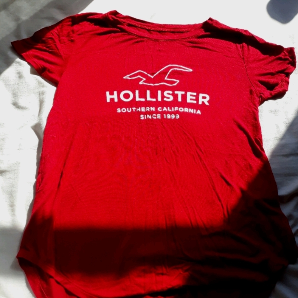 Comfy Hollister Tshirt